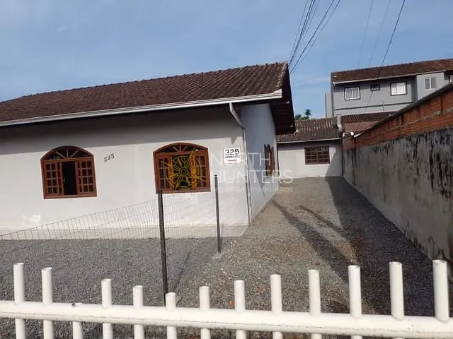 Casa com 200m² 3 quartos e 2 banheiros, à venda, no bairro Boa Vista em Joinville