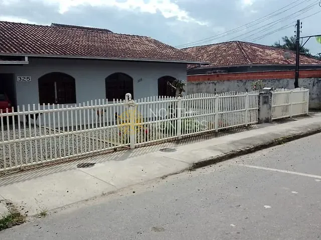 Casa com 200m² 3 quartos e 2 banheiros, à venda, no bairro Boa Vista em Joinville