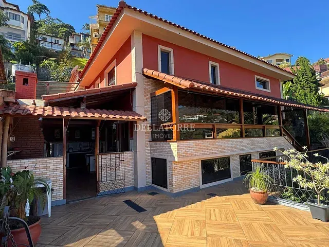 Casa com 67250m² 3 quartos e 5 banheiros, para alugar, no bairro Pimenteiras em Teresópolis