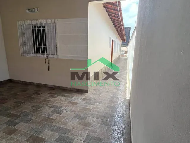 Casa com 138m² 2 quartos e 2 banheiros, à venda, no bairro Bal. Triesse em Mongaguá