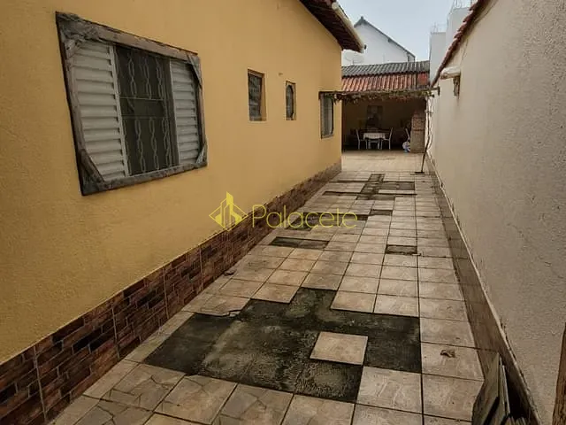 Casa 3 quartos e 3 banheiros, à venda, no bairro Conjunto Residencial Araretama em Pindamonhangaba