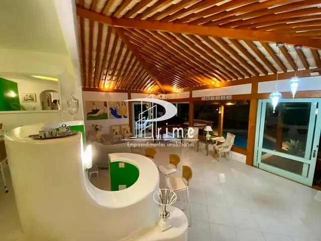Casa com 400m² 5 quartos e 6 banheiros, à venda, no bairro Ferradurinha em Armação dos Búzios