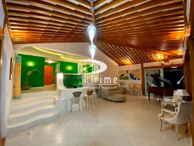 Casa com 400m² 5 quartos e 6 banheiros, à venda, no bairro Ferradurinha em Armação dos Búzios