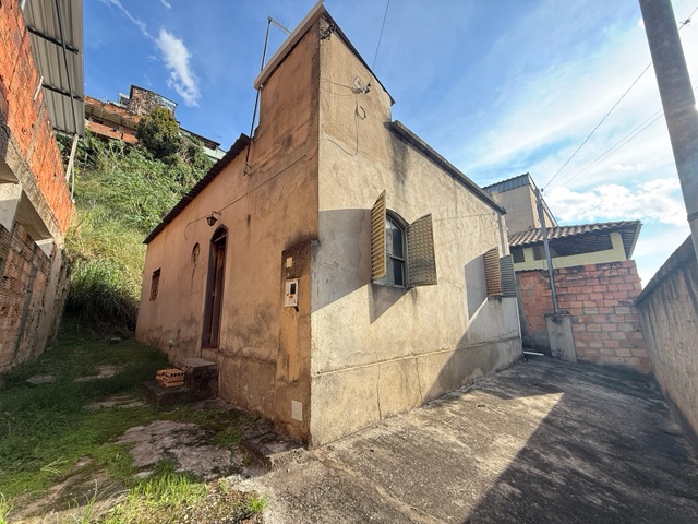 Casa com 324m² 3 quartos e 1 banheiro, à venda, no bairro Jardim Alvorada em Belo Horizonte