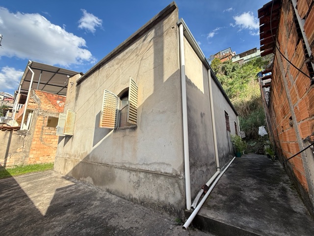 Casa com 324m² 3 quartos e 1 banheiro, à venda, no bairro Jardim Alvorada em Belo Horizonte