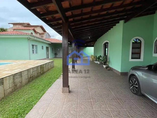 Casa com 500m² 5 quartos e 3 banheiros, à venda, no bairro Praia das Palmeiras em Caraguatatuba