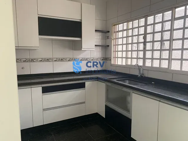 Casa com 250m² 5 quartos e 3 banheiros, à venda, no bairro Itapema em Londrina