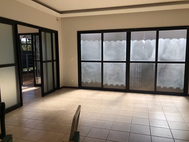 Casa para alugar, no bairro Vila Ipiranga em Londrina