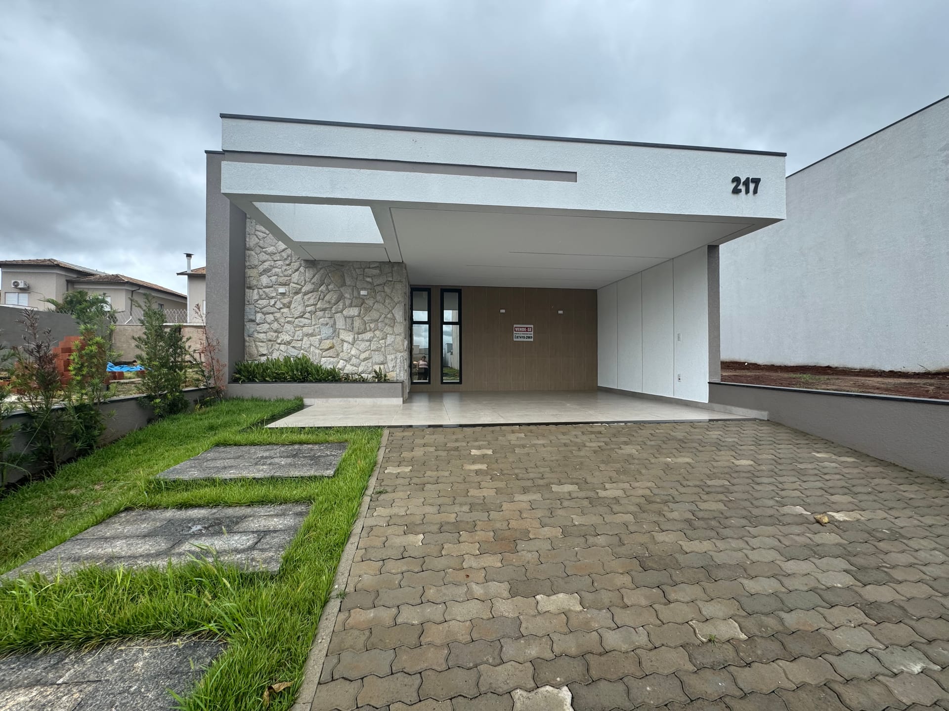 Casa à venda com 3 quartos, 139m² - Foto 1