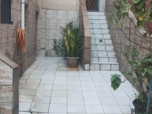 Casa 3 quartos e 2 banheiros, à venda, no bairro Parque São Vicente em Mauá