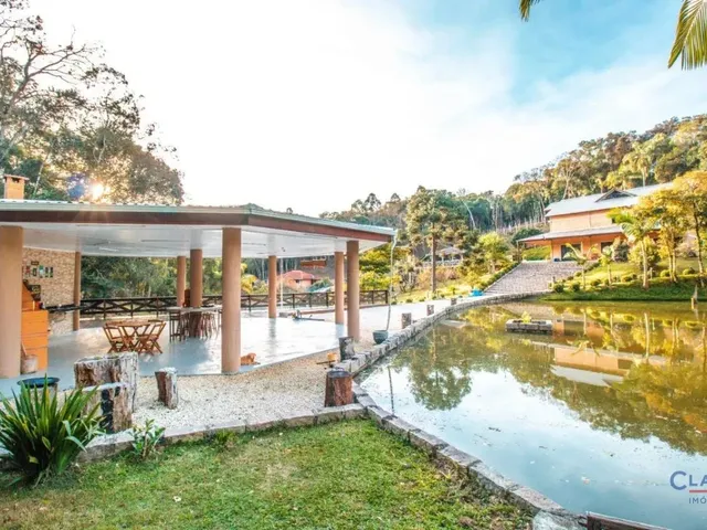 Casa 4 quartos e 5 banheiros, à venda, no bairro Bateias em Campo Largo