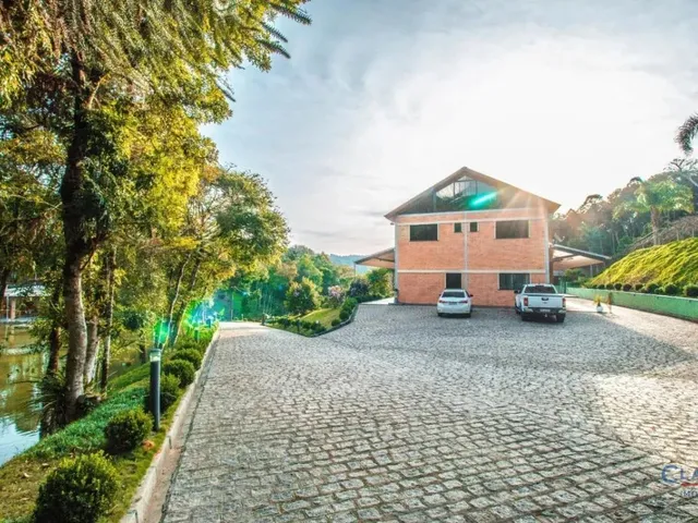 Casa 4 quartos e 5 banheiros, à venda, no bairro Bateias em Campo Largo