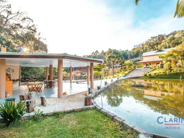 Casa 4 quartos e 5 banheiros, à venda, no bairro Bateias em Campo Largo
