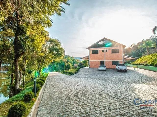 Casa 4 quartos e 5 banheiros, à venda, no bairro Bateias em Campo Largo