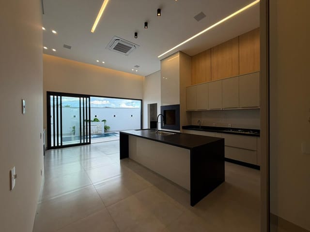 Casa com 327m² 3 quartos e 1 banheiro, à venda, no bairro Condomínio Residencial Platini Urban Park em Sinop