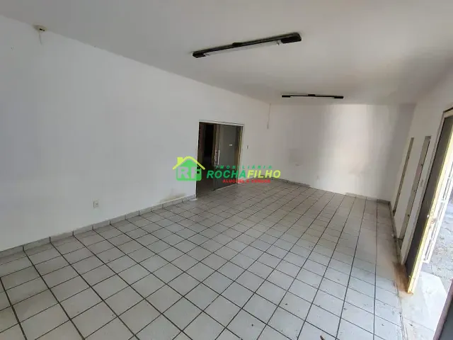 Casa com 600m², para alugar, no bairro Ininga em Teresina