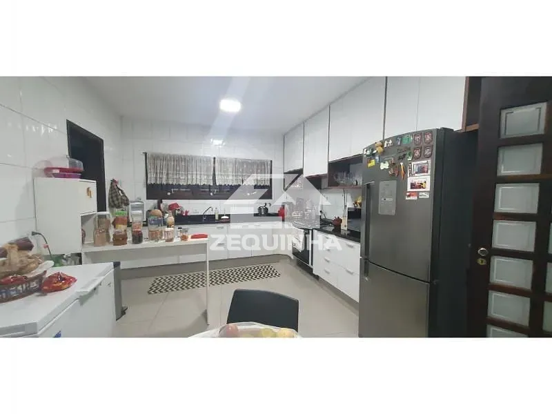 Casa, 3 quartos, 250 m² - Foto 11
