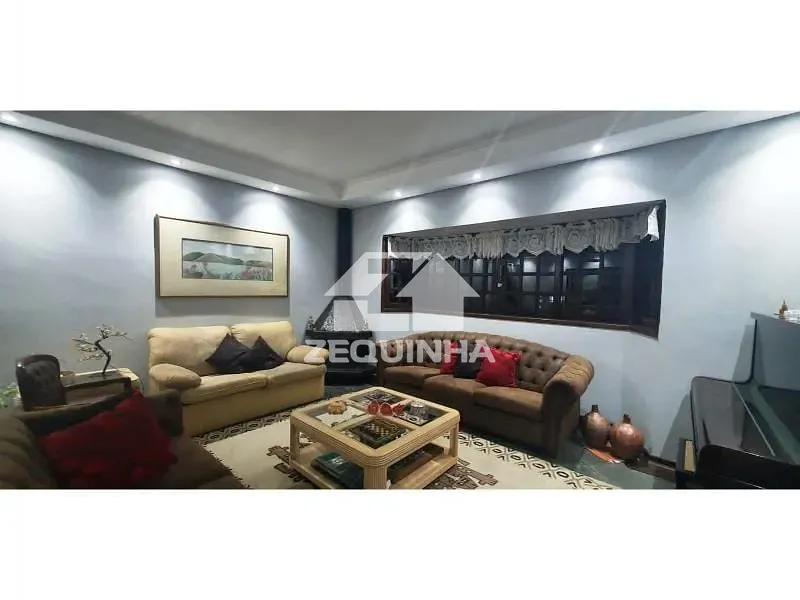 Casa, 3 quartos, 250 m² - Foto 1
