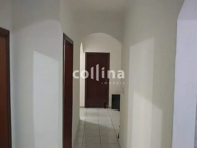 Casa com 280m² 3 quartos e 3 banheiros, à venda ou para alugar, no bairro Vila Caldas em Carapicuíba