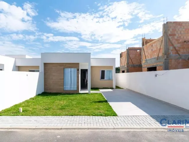 Casa 3 quartos e 4 banheiros, à venda, no bairro Itaqui em Campo Largo