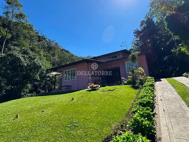 Casa 7 quartos e 6 banheiros, à venda, no bairro Carlos Guinle em Teresópolis