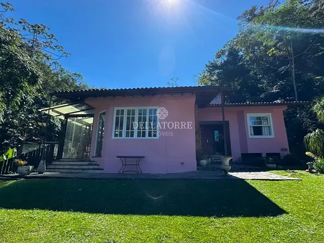 Casa 7 quartos e 6 banheiros, à venda, no bairro Carlos Guinle em Teresópolis