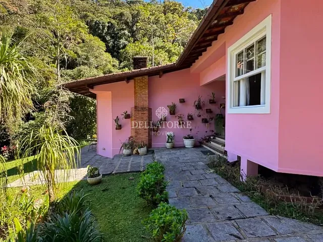 Casa 7 quartos e 6 banheiros, à venda, no bairro Carlos Guinle em Teresópolis