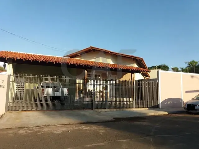 Casa com 400m² 4 quartos e 3 banheiros, à venda, no bairro Nova Jaguariúna em Jaguariúna
