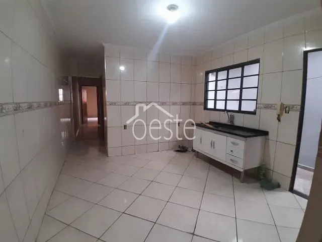 Casa com 125m² 3 quartos e 2 banheiros, para alugar, no bairro Jardim das Laranjeiras em Santa Bárbara D'Oeste
