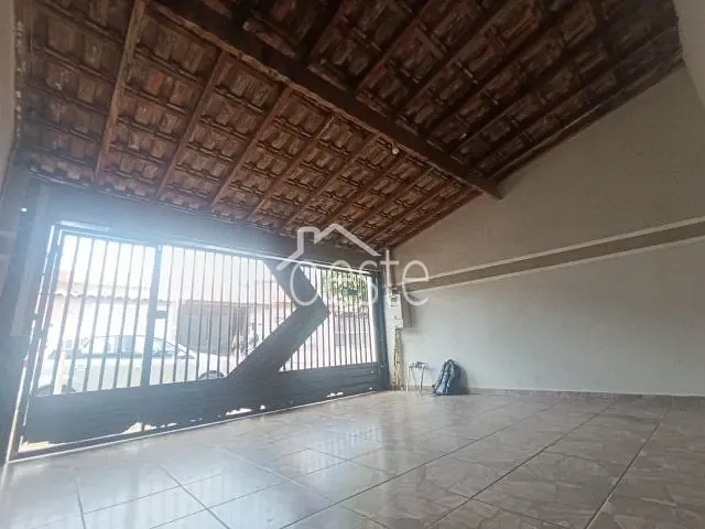 Casa com 125m² 3 quartos e 2 banheiros, para alugar, no bairro Jardim das Laranjeiras em Santa Bárbara D'Oeste