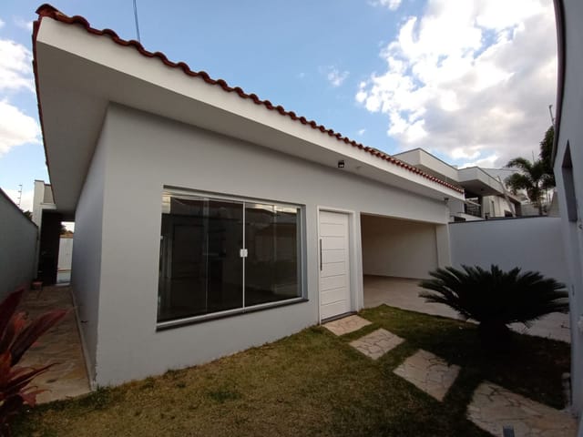 Casa com 250m², para alugar, no bairro Jardim Leonor em São João da Boa Vista
