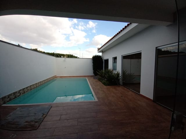 Casa com 250m², para alugar, no bairro Jardim Leonor em São João da Boa Vista