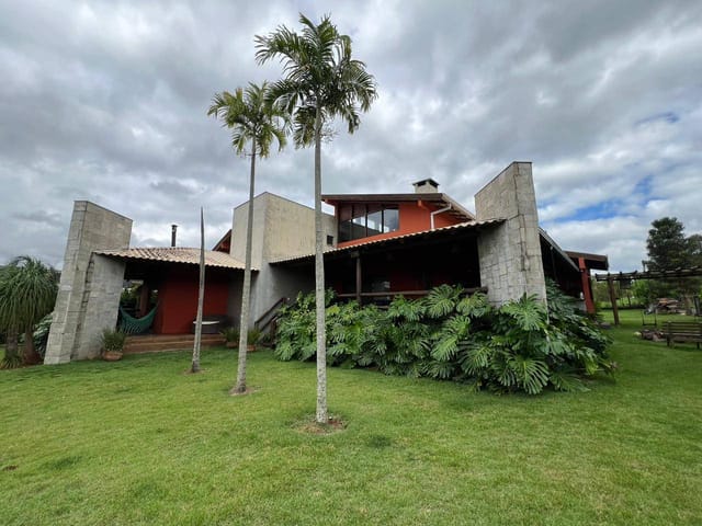 Casa com 2000m² 4 quartos e 5 banheiros, à venda, no bairro Estância Bom Tempo em Londrina