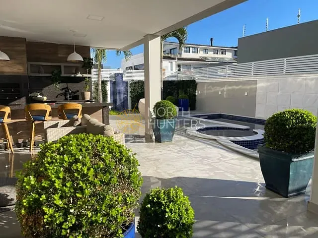 Casa com 450m² 5 quartos e 7 banheiros, à venda, no bairro Jurerê em Florianópolis