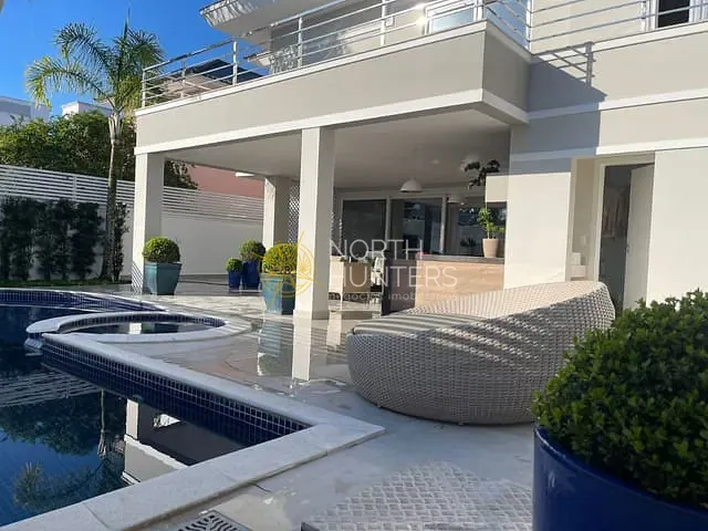 Casa com 450m² 5 quartos e 7 banheiros, à venda, no bairro Jurerê em Florianópolis