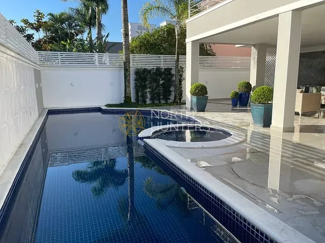 Casa com 450m² 5 quartos e 7 banheiros, à venda, no bairro Jurerê em Florianópolis