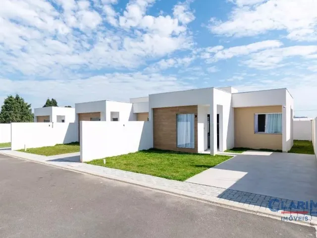 Casa 3 quartos e 4 banheiros, à venda, no bairro Itaqui em Campo Largo