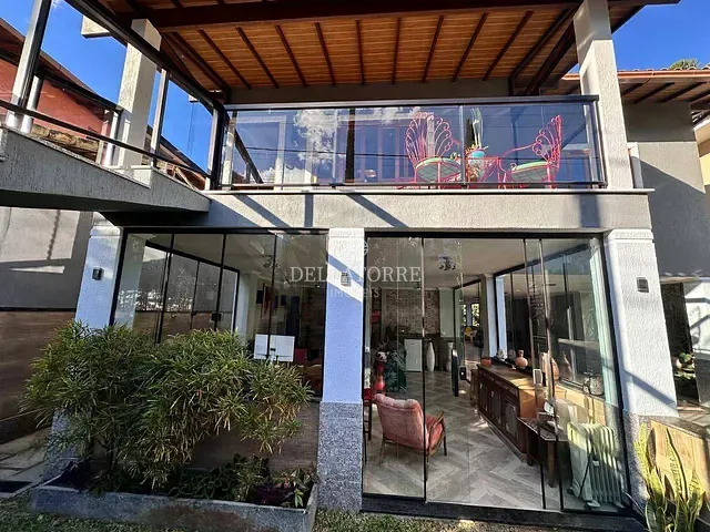 Casa 4 quartos e 3 banheiros, à venda, no bairro Golfe em Teresópolis