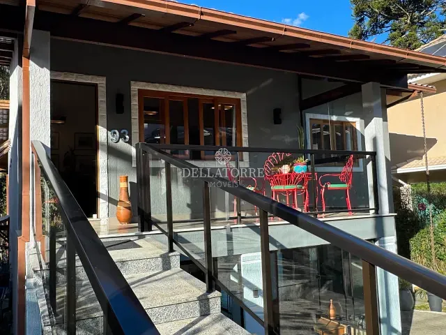 Casa 4 quartos e 3 banheiros, à venda, no bairro Golfe em Teresópolis