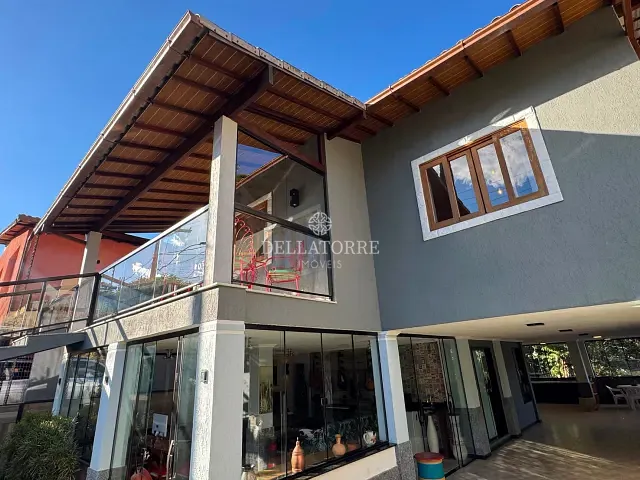 Casa 4 quartos e 3 banheiros, à venda, no bairro Golfe em Teresópolis