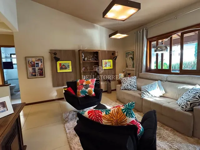 Casa 4 quartos e 3 banheiros, à venda, no bairro Golfe em Teresópolis