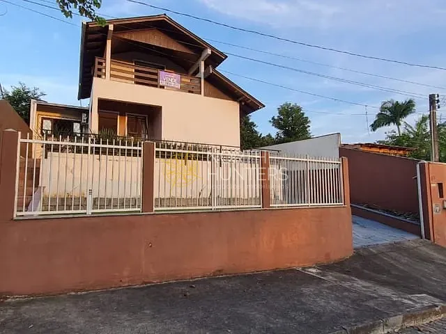Casa com 276m² 3 quartos e 4 banheiros, à venda, no bairro Petrópolis em Joinville