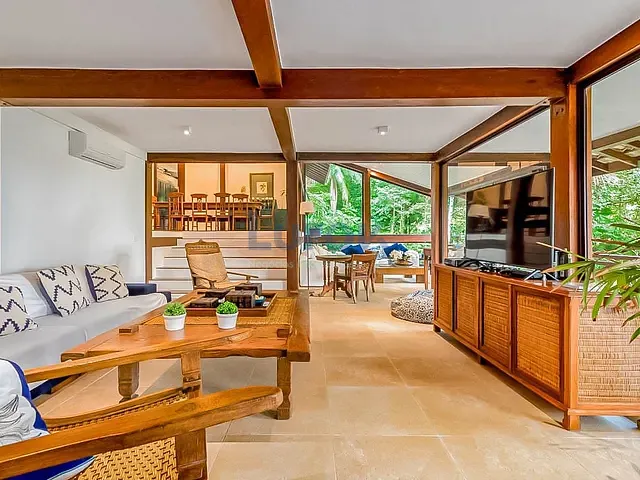 Casa com 1210m² 7 quartos e 9 banheiros, à venda, no bairro Parque Enseada em Guarujá