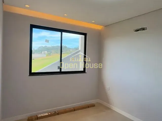 Casa 4 quartos e 2 banheiros, à venda, no bairro Casa de Pedra em Volta Redonda