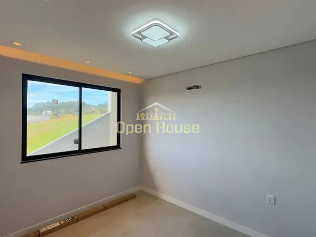 Casa 4 quartos e 2 banheiros, à venda, no bairro Casa de Pedra em Volta Redonda