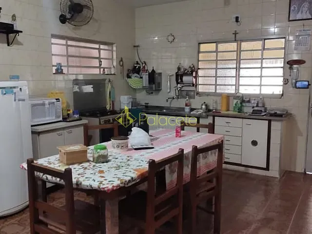 Casa com 196m² 3 quartos e 4 banheiros, à venda, no bairro Centro em Aparecida