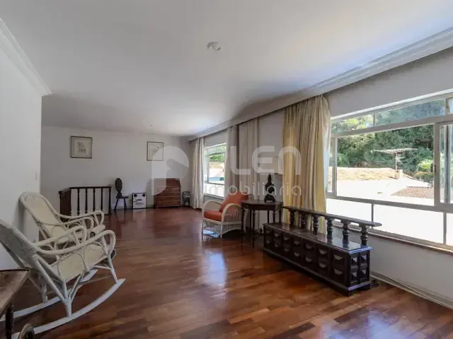 Casa 3 quartos e 4 banheiros, à venda, no bairro Chácara Monte Alegre em São Paulo