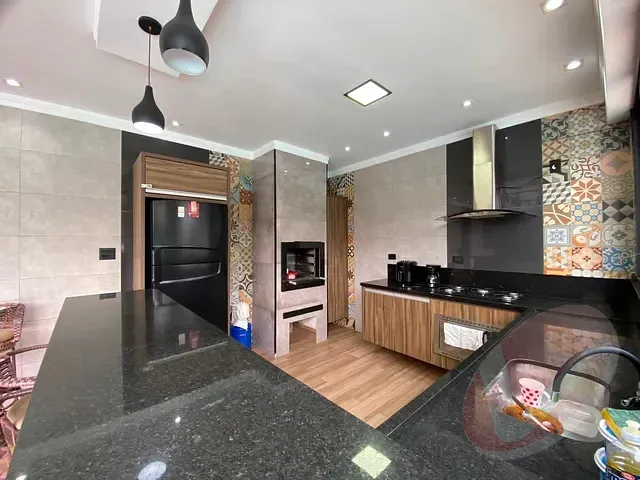 Casa com 728m² 5 quartos e 1 banheiro, à venda, no bairro Flórida em Praia Grande