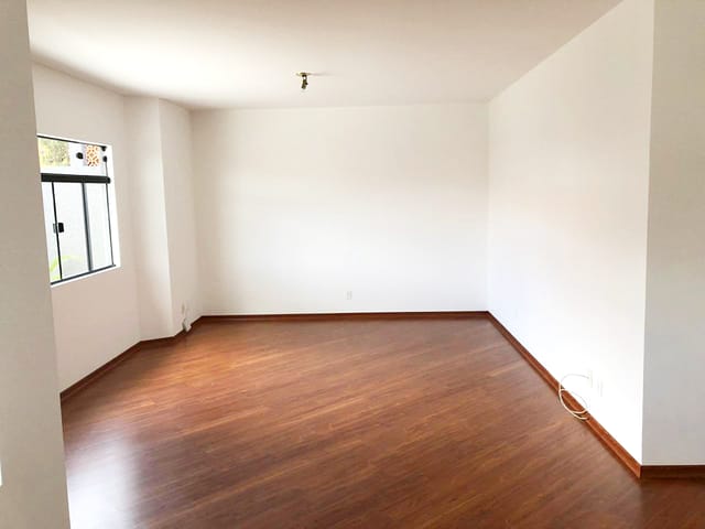 Casa com 283m² 4 quartos e 2 banheiros, à venda ou para alugar, no bairro Centro em Ponta Grossa