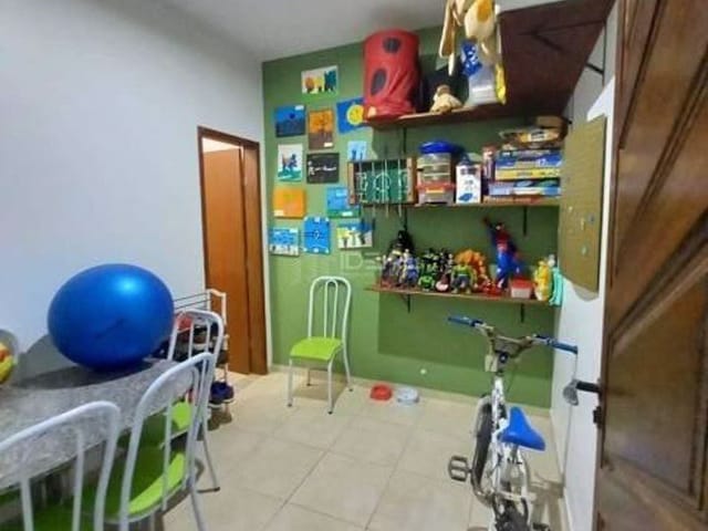 Casa com 200m² 4 quartos e 3 banheiros, à venda, no bairro Parque Julião Nogueira em Campos dos Goytacazes